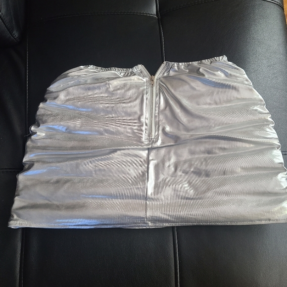 Women Sliver bubble mini skirt size Small - Picture 3 of 4